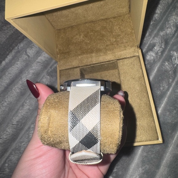 Burberry Silver Dial Watch with Checkered Strap - Picture 4 of 8